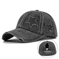 Berretto da baseball con coda di cavallo lavato, patch a stella e dettagli sfrangiati - Taglia unica / Nero
