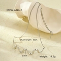 Vista detallada del collar plateado ondulado con dimensiones de 36cm y peso de 19,5g - Collar / Color Acero