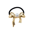 Eleganter goldener Bogen-Haarring mit weißer Perle und schwarzem elastischem Band - Band mit Perle