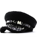 Berretto in peluche nero da donna con visiera leopardata e dettaglio logo M - Taglia unica / Nero