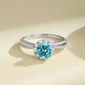 Anello in argento S925 con moissanite azzurra da 1ct e design a fascia incrociata - US 9 / Celeste