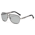 Heren aviator zonnebril met zilveren metalen frame en lichtgrijze meekleurende glazen - Gepolariseerde lens / Grijs Zilver Frame Photochrome Lens