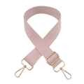 Detailansicht eines rosa breiten Stoffgurts mit verstellbarer roségoldener Metallschnalle - Silberverschluss / B11 Hellrosa