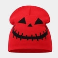 Nahaufnahme der roten Halloween-Strickmütze mit schwarzen Kürbisgesicht-Mustern - Stil A Rot (Lustiges Gesicht)