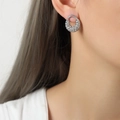 Pendientes en forma de U de acero de titanio plateado con pavé de circonitas blancas - Color Acero