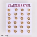 Goldene Edelstahl-Ohrstecker mit klaren Zirkonia-Steinen auf einer Displaykarte montiert - Rund (6MM)