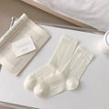 Minimalistische cremeweiße Rippstrick-Socken aus Baumwolle mit atmungsaktivem Muster - Einheitsgröße / Cremeweiß