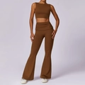 Conjunto de yoga marrón oscuro con top corto sin mangas y pantalones de campana de tiro alto - S / Marrón Té de Abedul