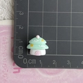 Mini ciondolo a forma di albero di Natale in resina con scala che mostra 1,5 cm - Stile mini ispessito / Casa sull'albero verde