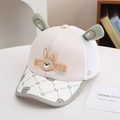 Dettaglio del cappellino a rete beige con orecchie da coniglio 3D e toppa di coniglio - 52cm (Consigliato 3-6 anni) / verde chiaro