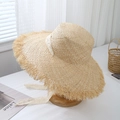 Détail du ruban en dentelle française et bords effilochés sur chapeau de paille - M (56-58cm) / Raphia Fin Sommet Plat