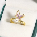 Macro di anello a farfalla dorato con smalto viola e dettagli in perle incastonate - Farfalla Viola Perla (金色4)