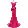Robe de soirée sirène rouge rose avec corsage en dentelle et volants doubles à la taille - Taille US 2 (S) / Rose rouge
