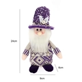 Gnomo di Natale seduto con cappello di paillettes viola e barba bianca lunga - Gnomo di Natale