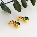 Boucles d'oreilles boules dorées avec zircon vert émeraude en forme de cœur - Boucles d'Oreilles Vertes