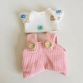 Rosa Cord-Latzhose und weißes Bären-T-Shirt für 17cm Plüschpuppen Zubehör-Set - Geeignet für 17cm Anhängerpuppen / Bären-T-Shirt & Rosa Latzhosen-Set / Weiß & Rosa