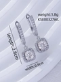 Boucles d'oreilles pendantes halo carrées avec zircon clair et fini argent - Argenté