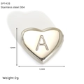 Dettaglio del ciondolo a cuore in acciaio inossidabile con lettera A incisa e misure - Stile Lettera A (SP143S-A)