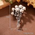Spilla bouquet vintage con perle bianche in finitura argento antico, 7cm - Bouquet di Perle Vintage (BR1-0742-5500)