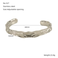 Brazalete de acero inoxidable plateado con textura irregular y apertura ajustable de 68mm - Textura de Lava Ancha (527) / Color Acero