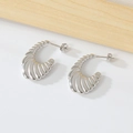 Orecchini a cerchio a C in acciaio inossidabile argento con design a croissant strutturato - Color Acciaio
