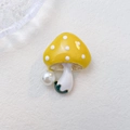 Broche champignon jaune mignonne avec pois blancs et perle élégante pour femmes - Jaune