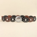 Dettaglio di cintura boho vintage in pelle PU con fibbie ovali argentate e rivetti - Argento Antico Nero Marrone Misto / 105cm