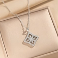 18K vergoldete silberne Blumenkette mit Zirkonia in einer Champagner-Schmuckbox - Silber