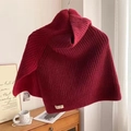 Bordeauxrode gebreide coltrui poncho met zijsplitten en modieuze ribstructuur - Rood
