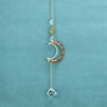 Détail d'attrape-soleil lune et soleil avec pierres orange et cristal transparent - Agate