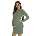 Dettaglio dell'abito premaman in maglia verde con cappuccio a coulisse e maniche lunghe - S / Verde Smeraldo