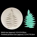 Moule en silicone motif feuille de fougère avec échantillon de feuille en argile verte - US 3 / Gris