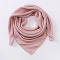 Carré de soie rose uni de 90cm en coton et lin, texture douce pour protection solaire - Rose