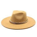 Klassischer Fedora-Hut aus Wolle in Kamelbraun mit goldener Kette und breiter Krempe - Beige
