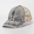 Detailansicht der Vintage-Trucker-Cap aus Jeansstoff und Netzgewebe mit rosa Rand - Dunkelblau
