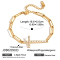 Detail van strass kruis hanger en paperclip ketting inclusief de product afmetingen - 16.5cm+5cm / Goud (JDB0209023)