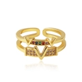 Détail de la bague double couche plaquée or 18 carats avec zircons colorés en V - Style 1 Or