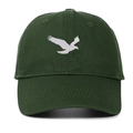 Détail macro d'une casquette vert foncé avec broderie d'aigle blanc en coton de qualité - Réglable / Vert Armée