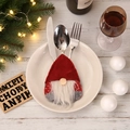 Kerstkabouter bestekhouder met vork, mes en lepel in rood en grijs viltmateriaal - Rode Hoed