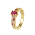 Bague élégante plaquée or avec zircon rouge ovale et détails en micro-pavage de zircons - US 6 / Doré