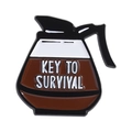 Kaffeekannen Emaille-Anstecknadel mit Key to Survival Text in Schwarz und Braun - Schlüssel zum Überleben Kaffeekannen-Stil (QHXZ4429)