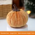Deko-Kürbis aus orangefarbenem Samt für das Erntedankfest, 8 cm Durchmesser, 7,5 cm hoch - Kleiner Beflockter Kürbis Hellgelb