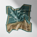Détail du foulard en soie avec peinture de grue traditionnelle et plis naturels doux - 53cm / Grues de bon augure - Empereur Huizong