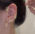 Boucles d'oreilles feuilles dorées avec zircons sertis au design épuré et chic - 10# Feuille d'or - Oreille gauche