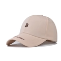 Dettaglio cappellino beige in cotone con ricamo lettera B e 1987 di colore marrone - Regolabile / Beige