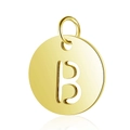 Gros plan sur un pendentif rond en acier doré avec lettre B évidée et fini miroir - Or Lettre Creuse B (T514G-B)