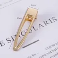 Gouden 6,5cm haarklem van legering met gladde plating op een strakke achtergrond - Nr. 6 Accessoire haarspeld