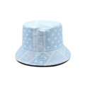 Détail du chapeau bob bleu clair à motif cachemire avec coutures de bord renforcées - M (56-58cm) / Bleu