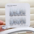 Unghie finte a mandorla blu nebbia cat-eye con fiori 3D fatti a mano e cristalli - Taglia XS (FM306-XS)