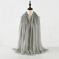Sciarpa in cotone e lino stropicciata da donna colore grigio su manichino sartoriale - Grigio (88)